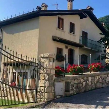 A Due Passi Dai Lupi Vila Civitella Alfedena Exterior foto