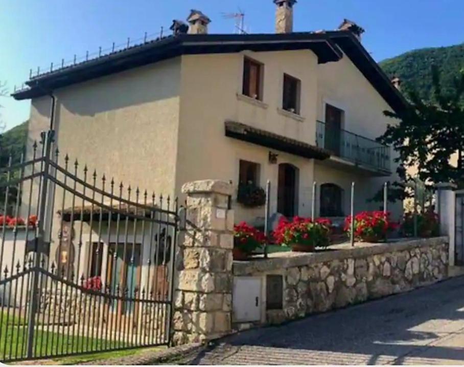 A Due Passi Dai Lupi Vila Civitella Alfedena Exterior foto