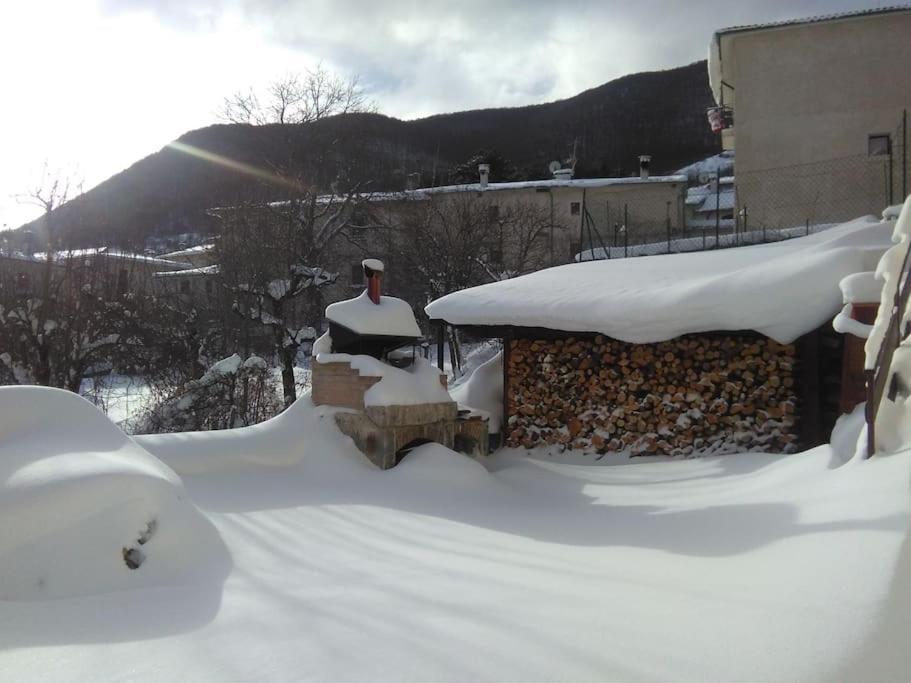 A Due Passi Dai Lupi Vila Civitella Alfedena Exterior foto